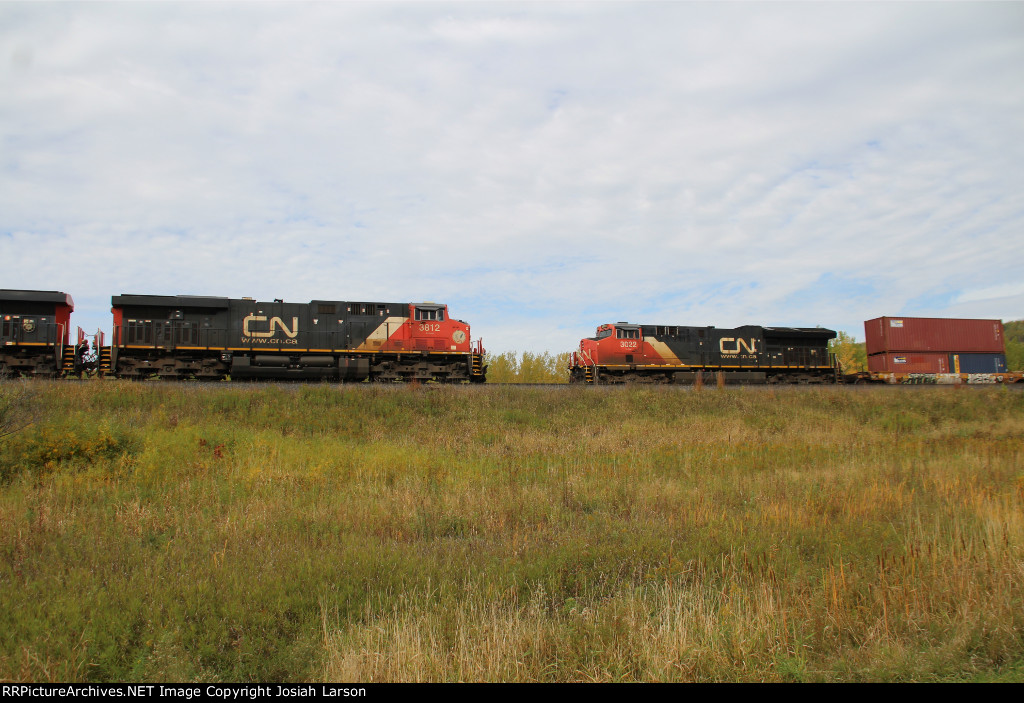 CN 3812 Meets CN 3022